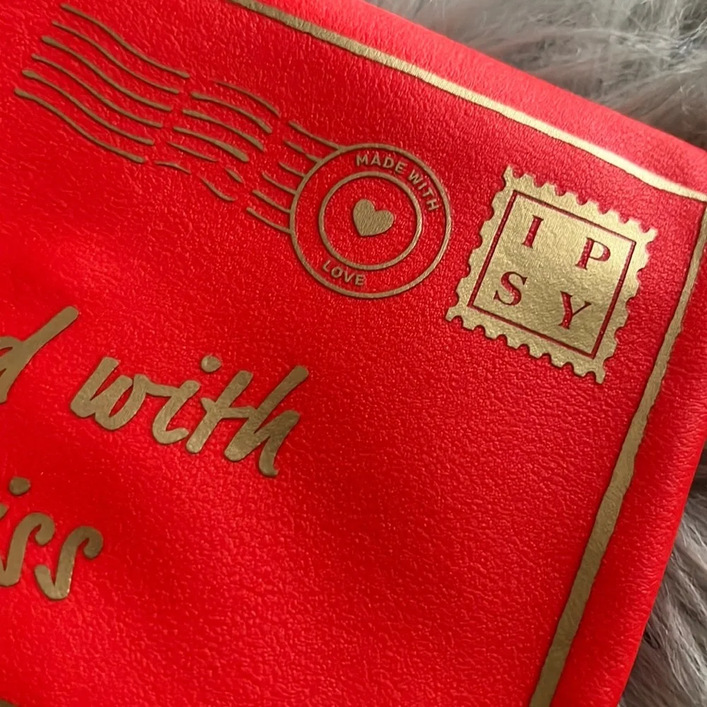 IPSY LOVE LETTER GLAM COSMETIC CLUTCH BAG